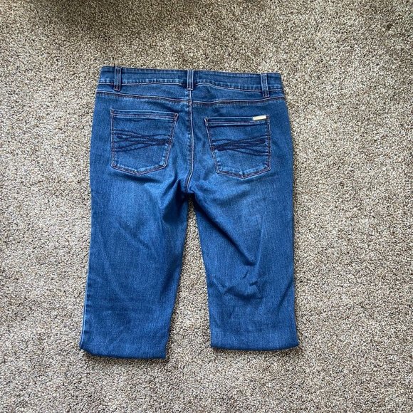 Comfortable jeans, soft and stretchy denim,straigt to skinny cut wit half raise. - Picture 2 of 7